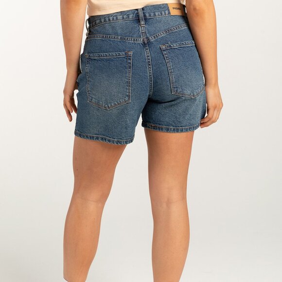 NWT RSQ Womens High Rise Midi Shorts Dark Wash Size 26 - Picture 2 of 10